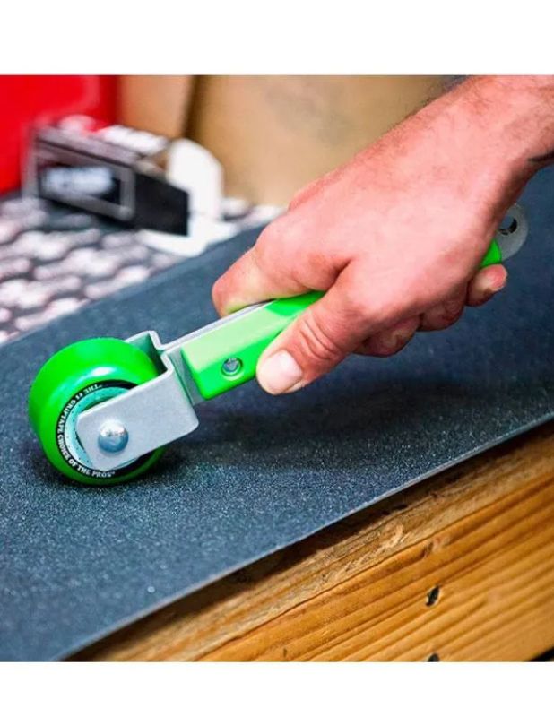 Herramienta para Colocar Lija de Skate Mob Grip | Evita Burbujas